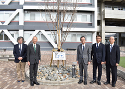 学長・理事で記念撮影
